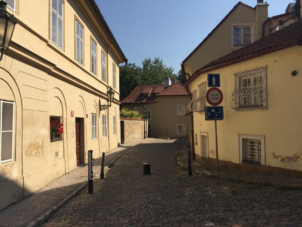 Apartments At The Golden Plough Prag Exterior foto