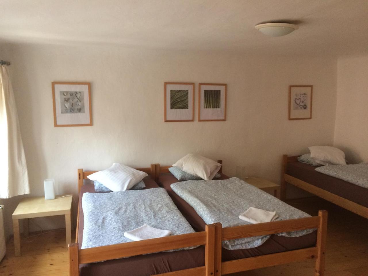 Apartments At The Golden Plough Prag Exterior foto